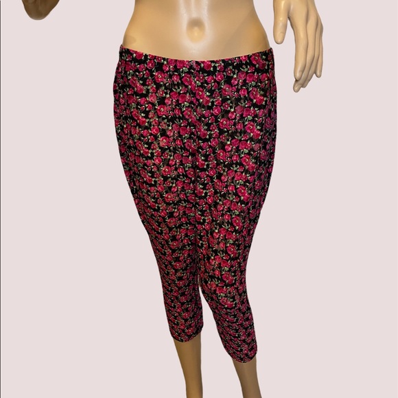 Torrid Black/Pink Floral Lace Capri Crop Leggings Pants Size 1 (1X - 14/16) VGC - Picture 2 of 5